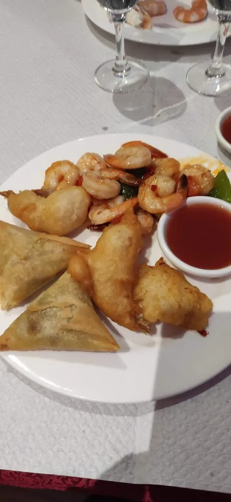 Samoussas Beignets de Crevettes Et Crevettes Cuisinés Oignons