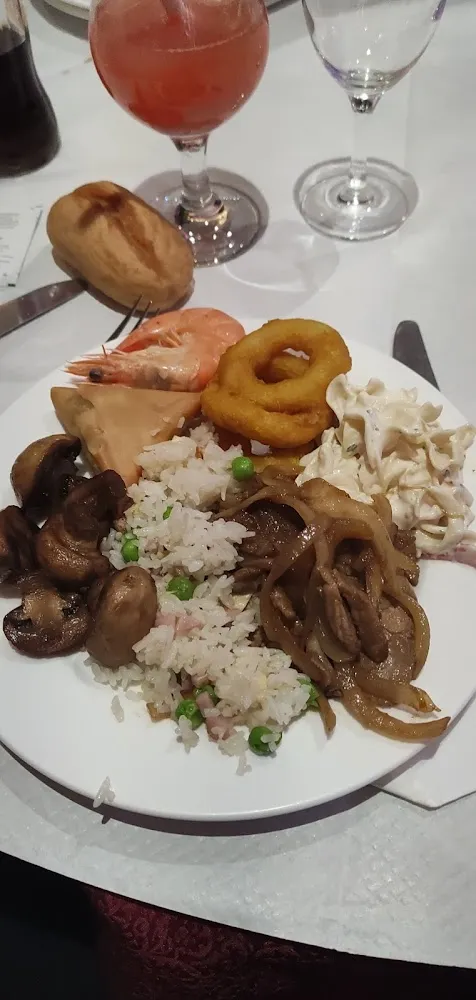 Viandes Grillées Et Pâtes Chinoises